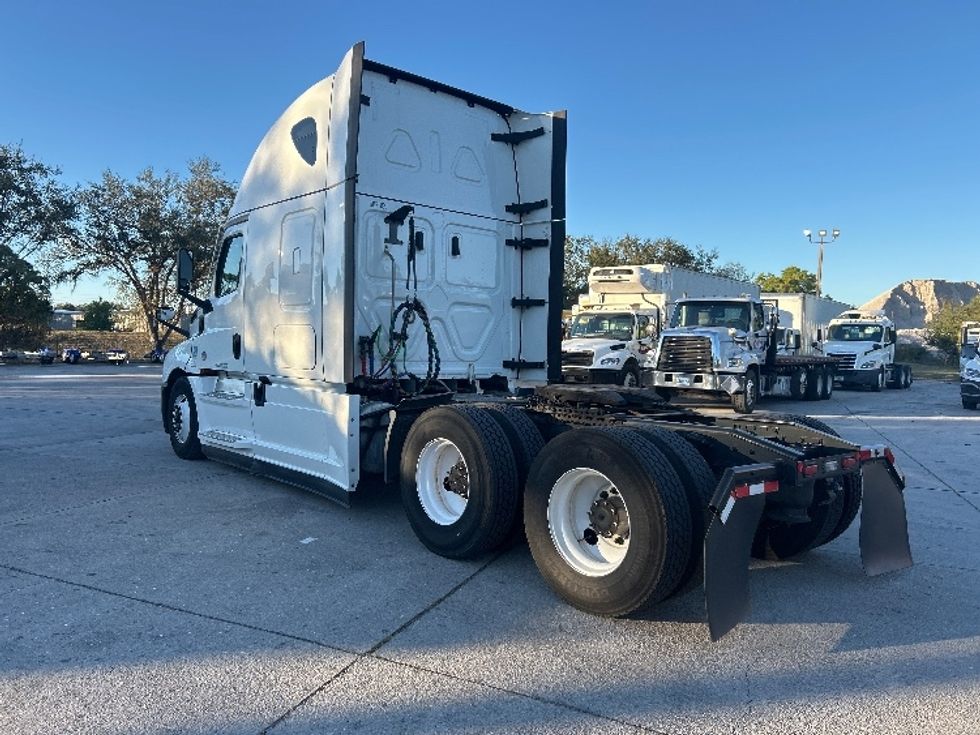Sleeper Tractor-Heavy Duty Tractors-Freightliner-2023-T12664ST-Tampa-FL-619,394\n\t\tmiles-$ 60,750 - Image 5