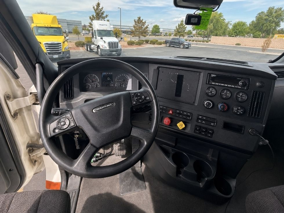 Sleeper Tractor-Heavy Duty Tractors-Freightliner-2023-T12664ST-Torrance-CA-552,878\n\t\tmiles-$ 82,750 - Image 11