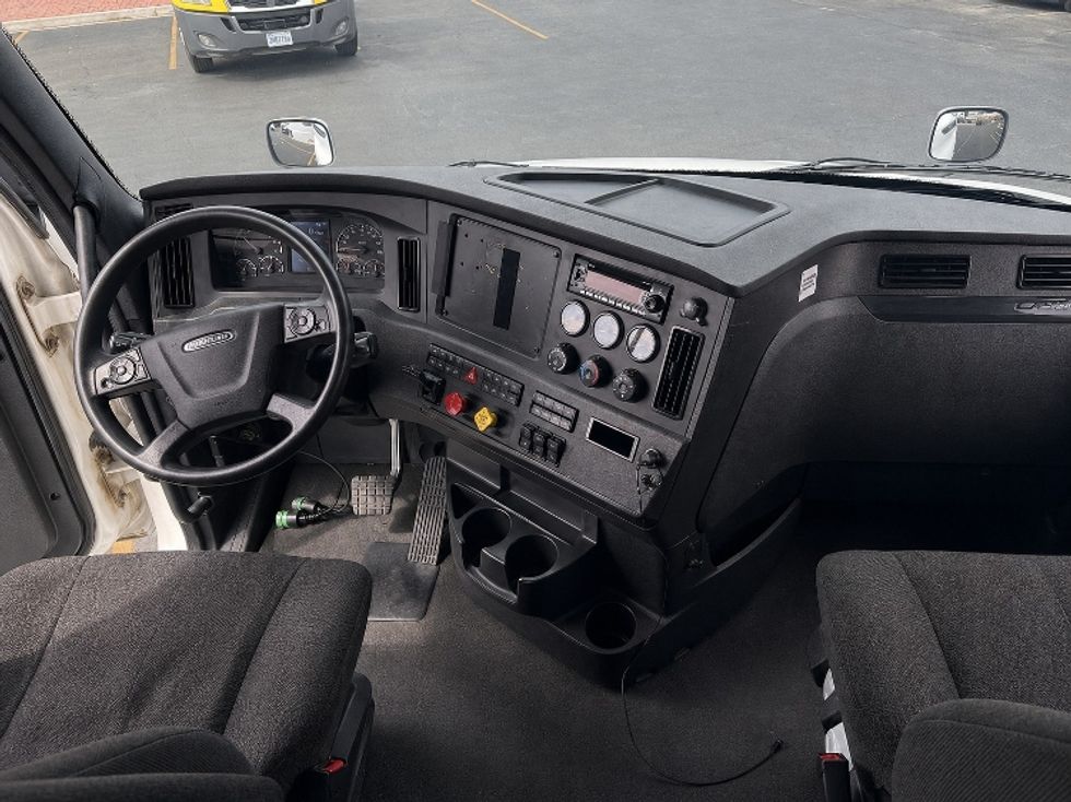 Sleeper Tractor-Heavy Duty Tractors-Freightliner-2023-T12664ST-Torrance-CA-552,878\n\t\tmiles-$ 82,750 - Image 12