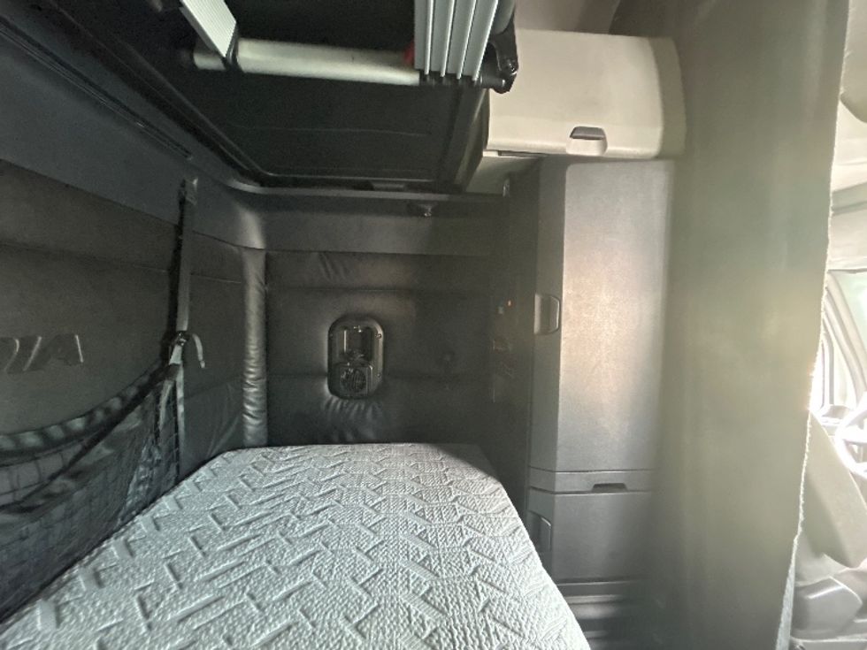 Sleeper Tractor-Heavy Duty Tractors-Freightliner-2023-T12664ST-Torrance-CA-552,878\n\t\tmiles-$ 82,750 - Image 18