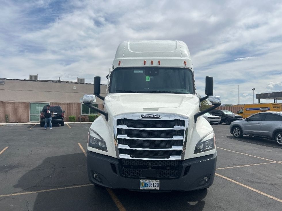 Sleeper Tractor-Heavy Duty Tractors-Freightliner-2023-T12664ST-Torrance-CA-552,878\n\t\tmiles-$ 82,750 - Image 2
