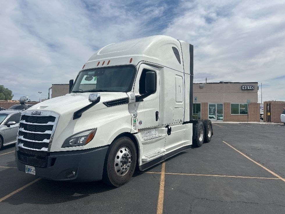 Sleeper Tractor-Heavy Duty Tractors-Freightliner-2023-T12664ST-Torrance-CA-552,878\n\t\tmiles-$ 82,750 - Image 3