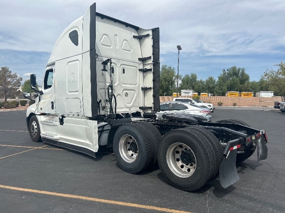 Sleeper Tractor-Heavy Duty Tractors-Freightliner-2023-T12664ST-Torrance-CA-552,878\n\t\tmiles-$ 82,750 - Image 5