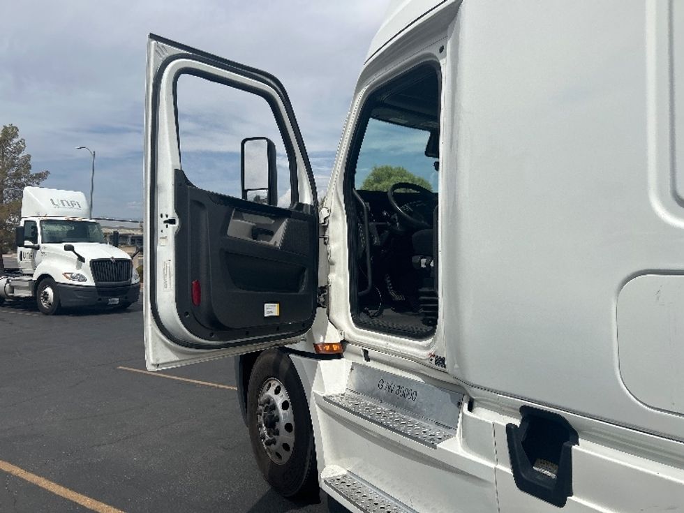 Sleeper Tractor-Heavy Duty Tractors-Freightliner-2023-T12664ST-Torrance-CA-552,878\n\t\tmiles-$ 82,750 - Image 9