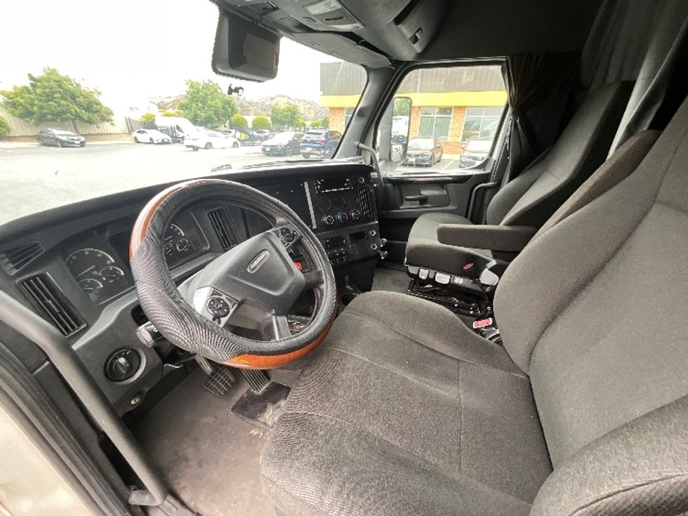 Sleeper Tractor-Heavy Duty Tractors-Freightliner-2023-T12664ST-Torrance-CA-571,423\n\t\tmiles-$ 77,250 - Image 10