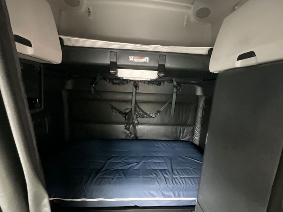 Sleeper Tractor-Heavy Duty Tractors-Freightliner-2023-T12664ST-Torrance-CA-571,423\n\t\tmiles-$ 77,250 - Image 16