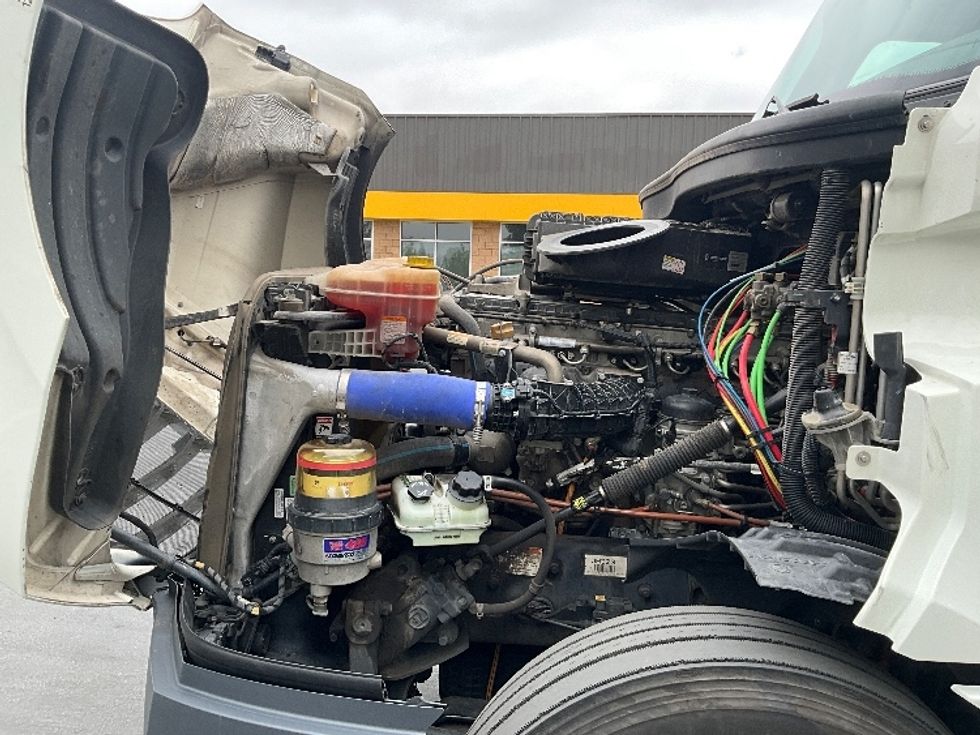 Sleeper Tractor-Heavy Duty Tractors-Freightliner-2023-T12664ST-Torrance-CA-571,423\n\t\tmiles-$ 77,250 - Image 21