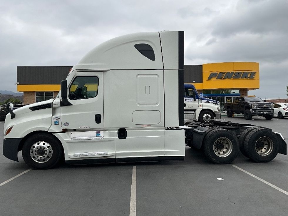 Sleeper Tractor-Heavy Duty Tractors-Freightliner-2023-T12664ST-Torrance-CA-571,423\n\t\tmiles-$ 77,250 - Image 4