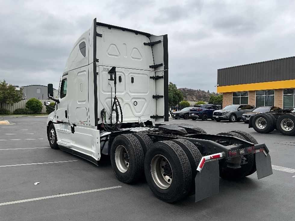 Sleeper Tractor-Heavy Duty Tractors-Freightliner-2023-T12664ST-Torrance-CA-571,423\n\t\tmiles-$ 77,250 - Image 5