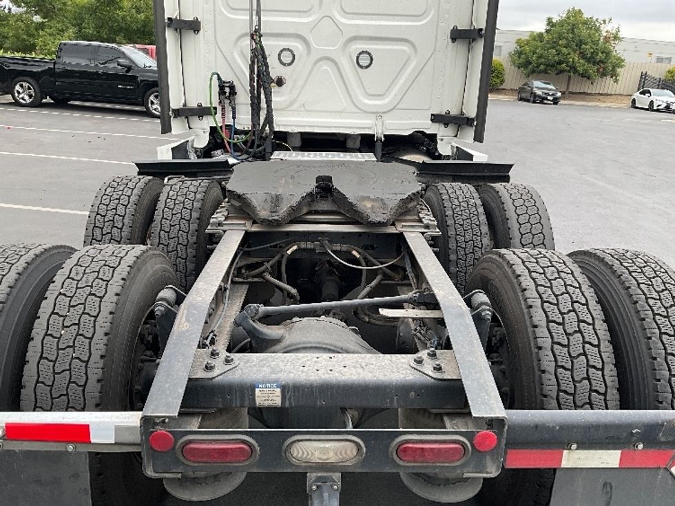 Sleeper Tractor-Heavy Duty Tractors-Freightliner-2023-T12664ST-Torrance-CA-571,423\n\t\tmiles-$ 77,250 - Image 6