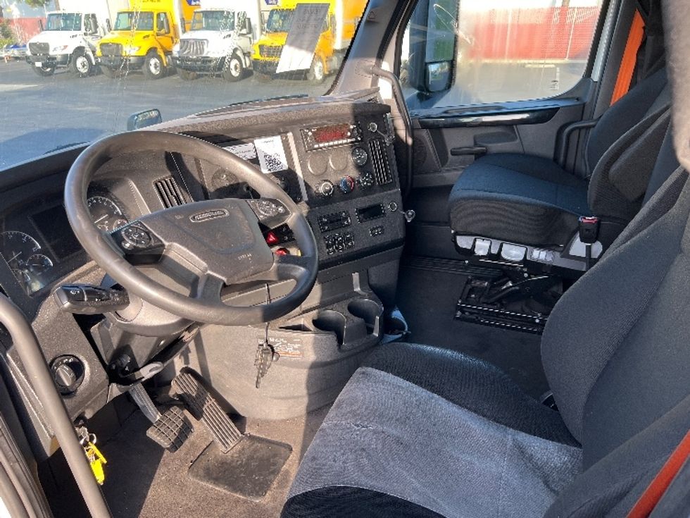 Sleeper Tractor-Heavy Duty Tractors-Freightliner-2023-T12664ST-Torrance-CA-605,856\n\t\tmiles-$ 71,000 - Image 10