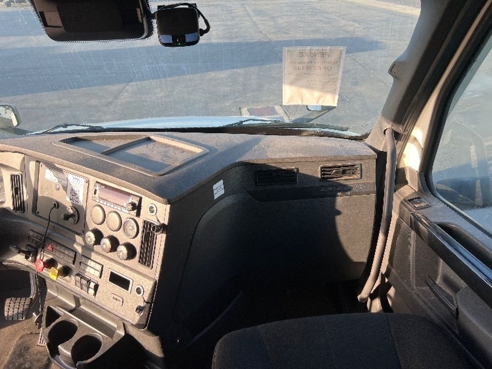 Sleeper Tractor-Heavy Duty Tractors-Freightliner-2023-T12664ST-Torrance-CA-605,856\n\t\tmiles-$ 71,000 - Image 14
