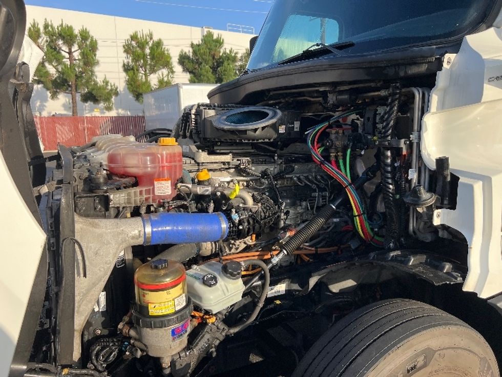 Sleeper Tractor-Heavy Duty Tractors-Freightliner-2023-T12664ST-Torrance-CA-605,856\n\t\tmiles-$ 71,000 - Image 21