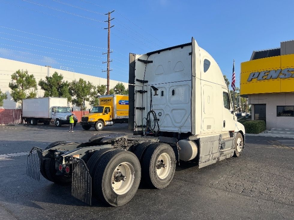 Sleeper Tractor-Heavy Duty Tractors-Freightliner-2023-T12664ST-Torrance-CA-605,856\n\t\tmiles-$ 71,000 - Image 7