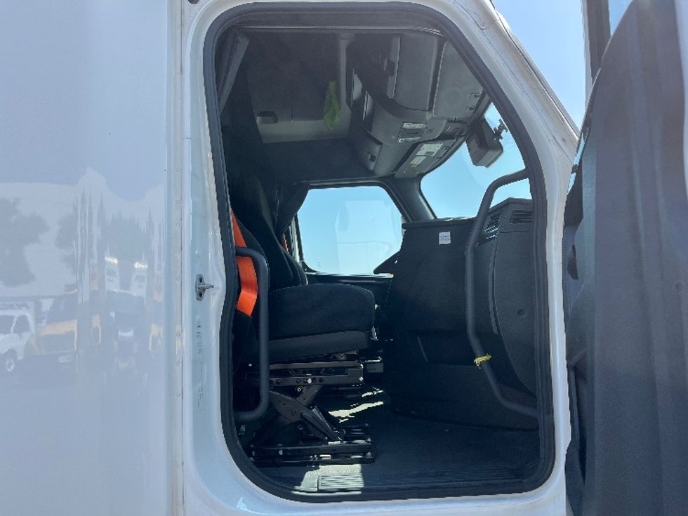 Sleeper Tractor-Heavy Duty Tractors-Freightliner-2023-T12664ST-Torrance-CA-635,809\n\t\tmiles-$ 65,750 - Image 15
