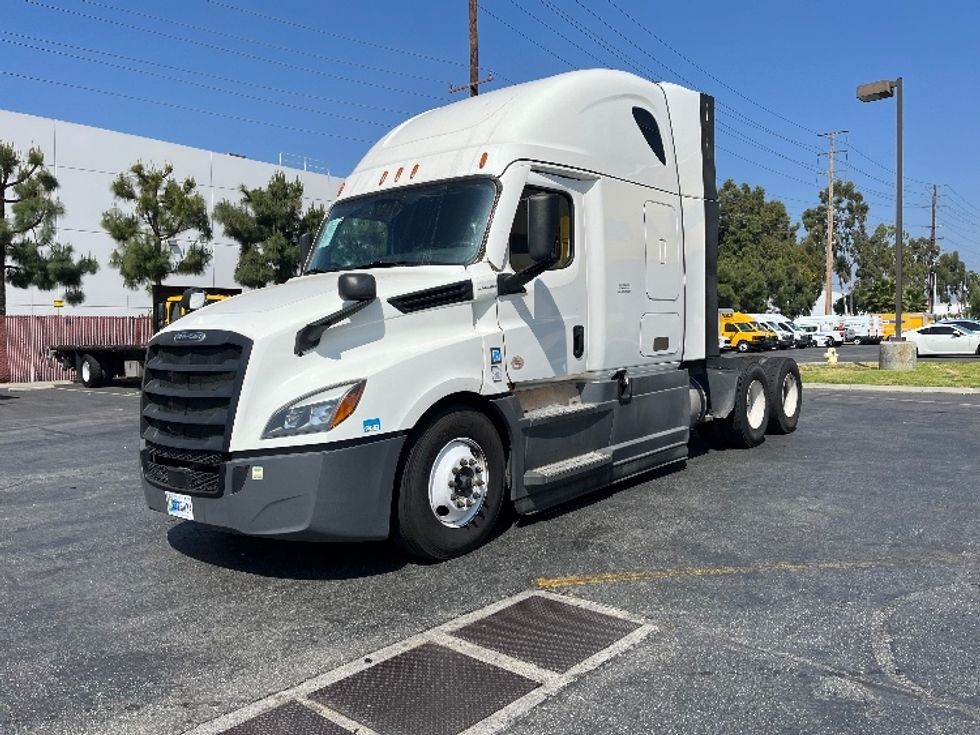 Sleeper Tractor-Heavy Duty Tractors-Freightliner-2023-T12664ST-Torrance-CA-635,809\n\t\tmiles-$ 65,750 - Image 3