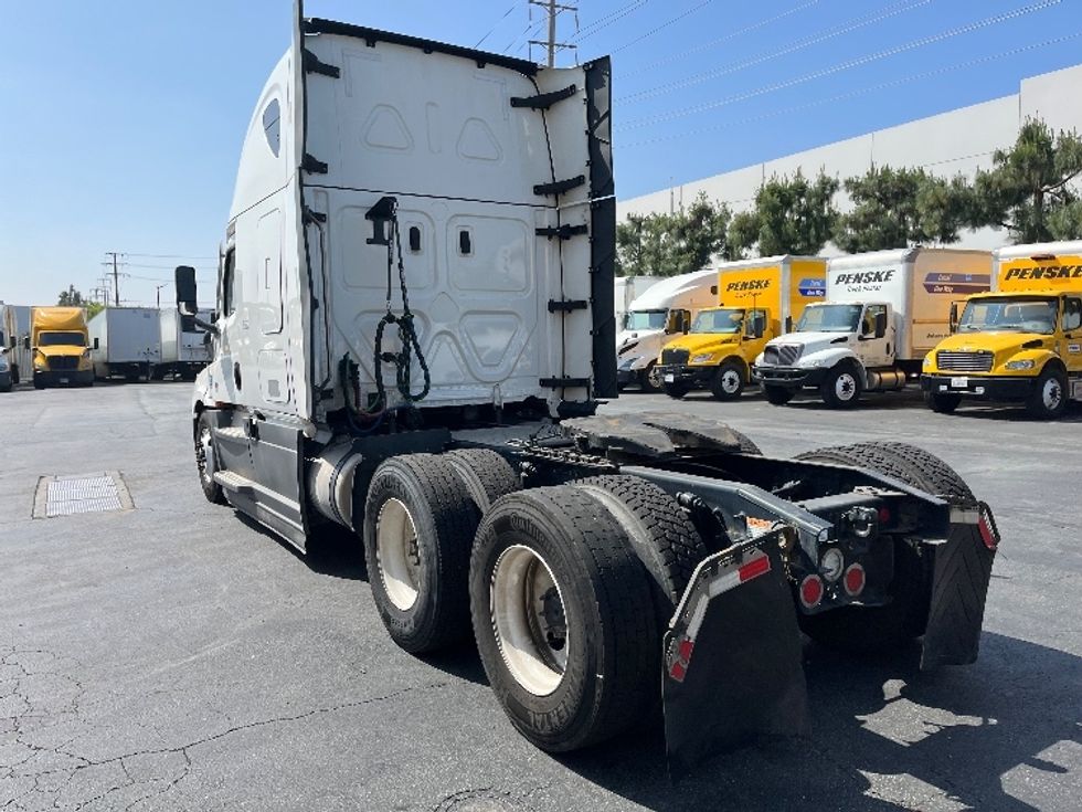 Sleeper Tractor-Heavy Duty Tractors-Freightliner-2023-T12664ST-Torrance-CA-635,809\n\t\tmiles-$ 65,750 - Image 5