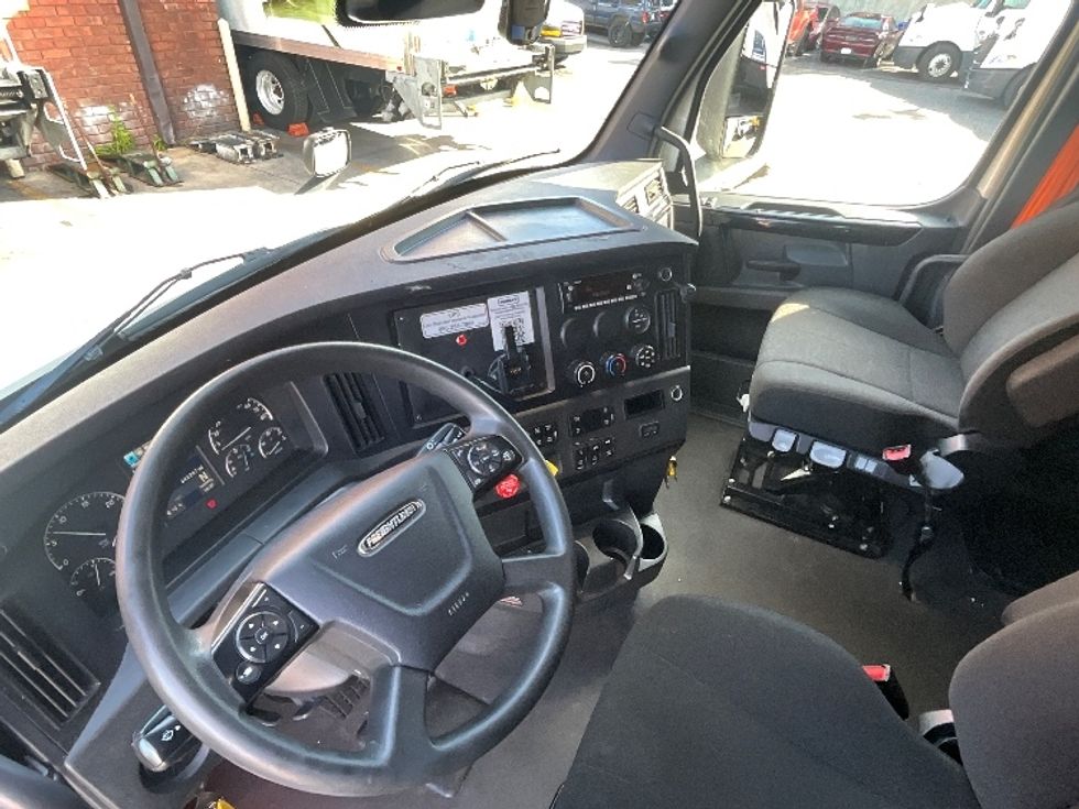 Sleeper Tractor-Heavy Duty Tractors-Freightliner-2023-T12664ST-Torrance-CA-642,223\n\t\tmiles-$ 65,000 - Image 10