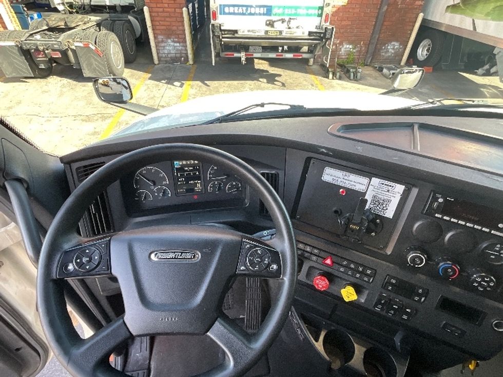Sleeper Tractor-Heavy Duty Tractors-Freightliner-2023-T12664ST-Torrance-CA-642,223\n\t\tmiles-$ 65,000 - Image 11