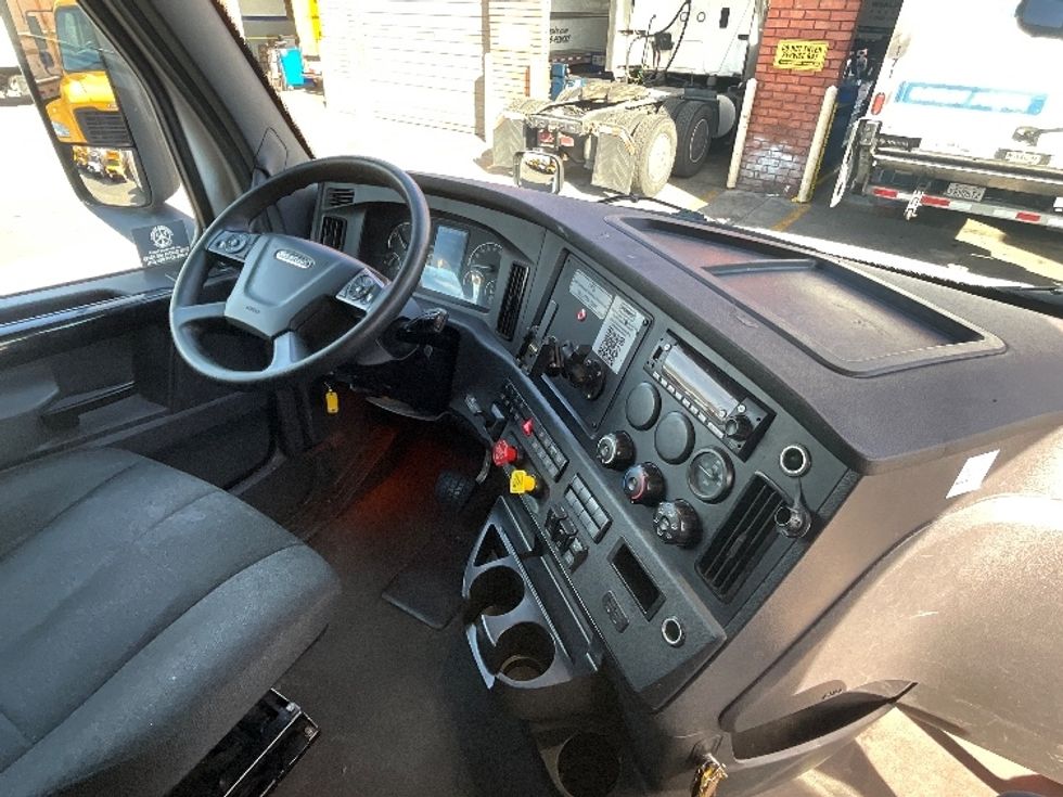 Sleeper Tractor-Heavy Duty Tractors-Freightliner-2023-T12664ST-Torrance-CA-642,223\n\t\tmiles-$ 65,000 - Image 15