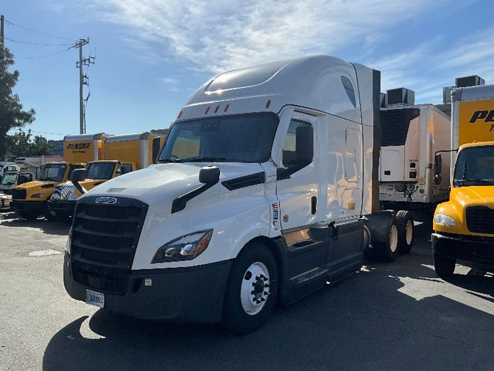 Sleeper Tractor-Heavy Duty Tractors-Freightliner-2023-T12664ST-Torrance-CA-642,223\n\t\tmiles-$ 65,000 - Image 3