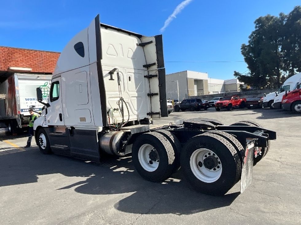 Sleeper Tractor-Heavy Duty Tractors-Freightliner-2023-T12664ST-Torrance-CA-642,223\n\t\tmiles-$ 65,000 - Image 5