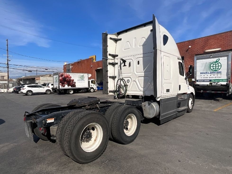 Sleeper Tractor-Heavy Duty Tractors-Freightliner-2023-T12664ST-Torrance-CA-642,223\n\t\tmiles-$ 65,000 - Image 7