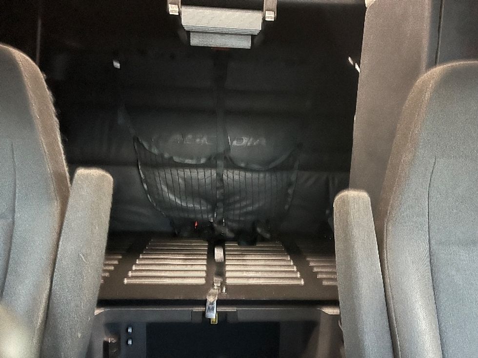 Sleeper Tractor-Heavy Duty Tractors-Freightliner-2023-T12664ST-Torrance-CA-650,745\n\t\tmiles-$ 65,500 - Image 16