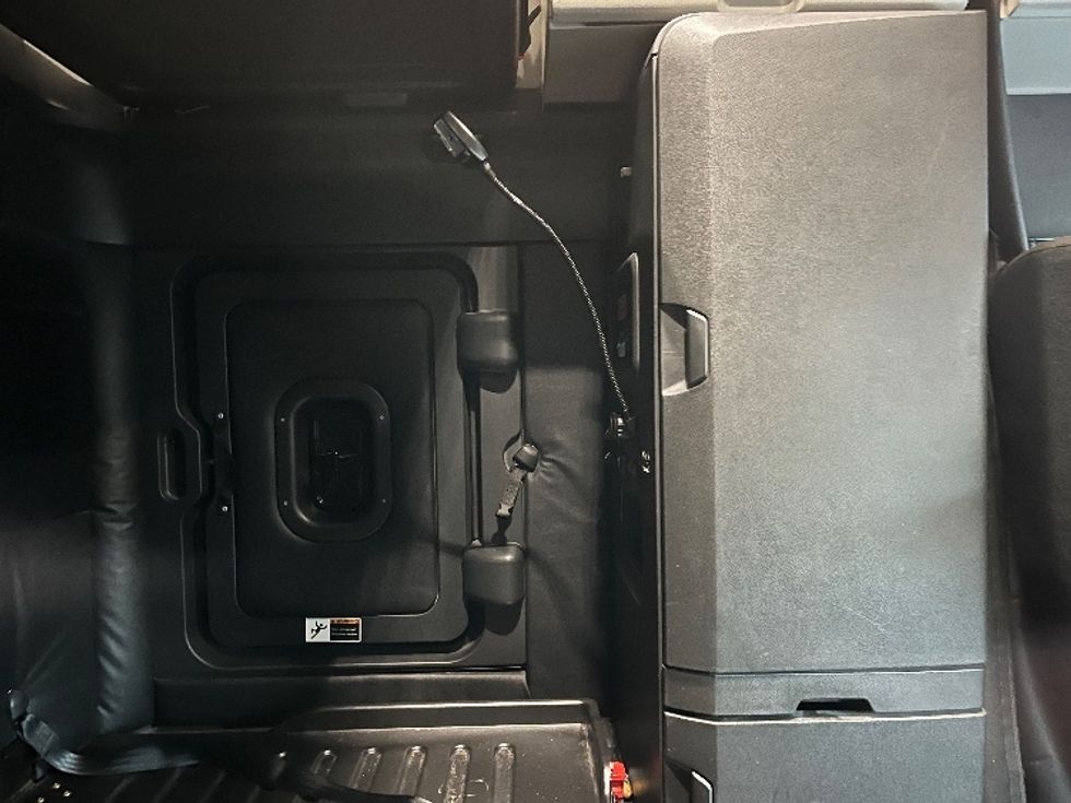 Sleeper Tractor-Heavy Duty Tractors-Freightliner-2023-T12664ST-Torrance-CA-650,745\n\t\tmiles-$ 65,500 - Image 18