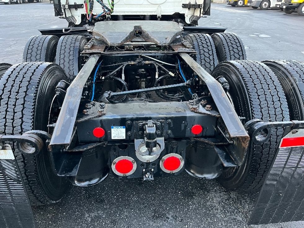 Sleeper Tractor-Heavy Duty Tractors-Freightliner-2023-T12664ST-Torrance-CA-650,745\n\t\tmiles-$ 65,500 - Image 6