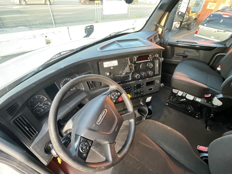 Sleeper Tractor-Heavy Duty Tractors-Freightliner-2023-T12664ST-Torrance-CA-659,309\n\t\tmiles-$ 63,250 - Image 10