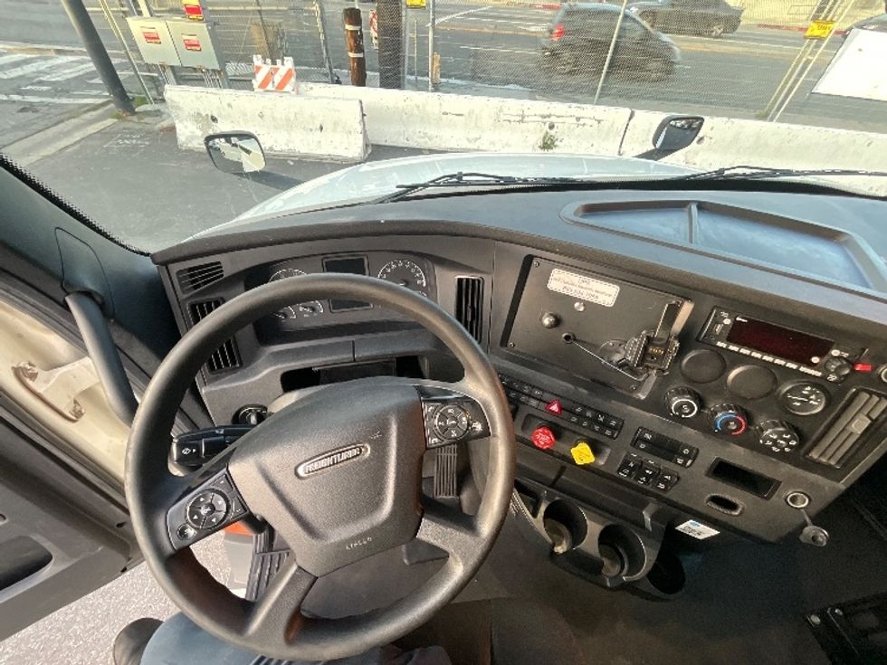 Sleeper Tractor-Heavy Duty Tractors-Freightliner-2023-T12664ST-Torrance-CA-659,309\n\t\tmiles-$ 63,250 - Image 11