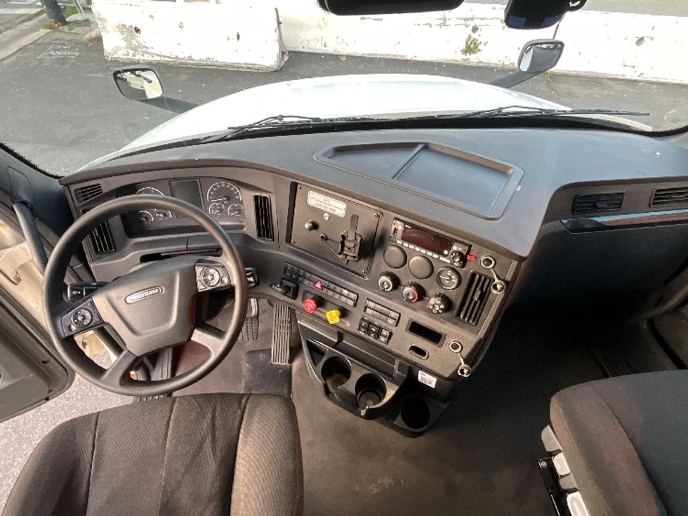 Sleeper Tractor-Heavy Duty Tractors-Freightliner-2023-T12664ST-Torrance-CA-659,309\n\t\tmiles-$ 63,250 - Image 12