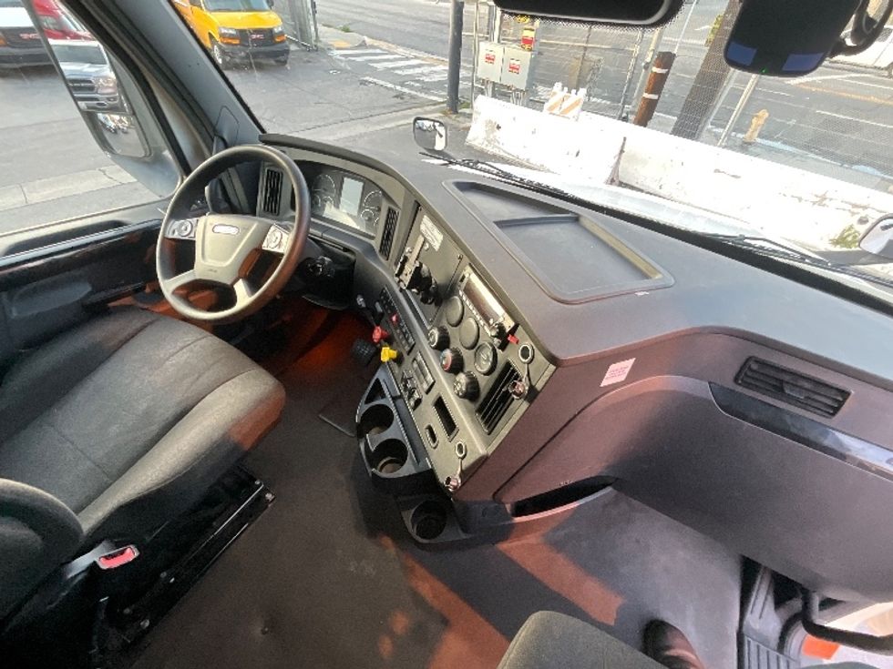 Sleeper Tractor-Heavy Duty Tractors-Freightliner-2023-T12664ST-Torrance-CA-659,309\n\t\tmiles-$ 63,250 - Image 15