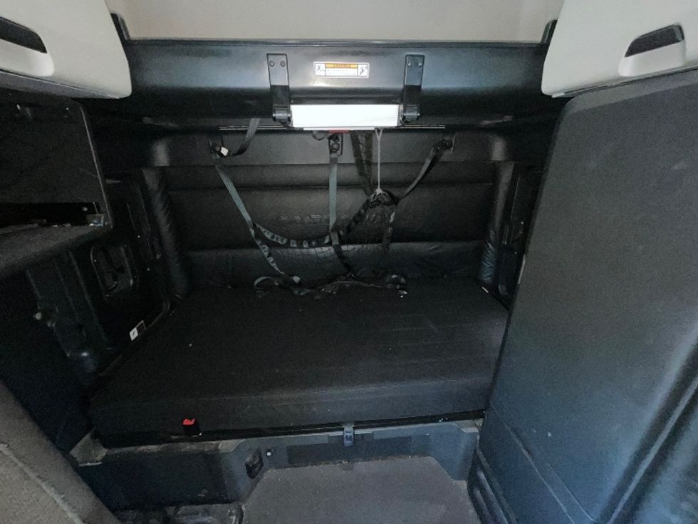 Sleeper Tractor-Heavy Duty Tractors-Freightliner-2023-T12664ST-Torrance-CA-659,309\n\t\tmiles-$ 63,250 - Image 16