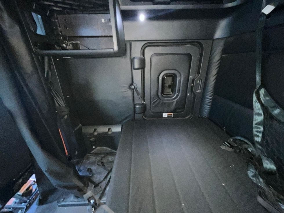 Sleeper Tractor-Heavy Duty Tractors-Freightliner-2023-T12664ST-Torrance-CA-659,309\n\t\tmiles-$ 63,250 - Image 19