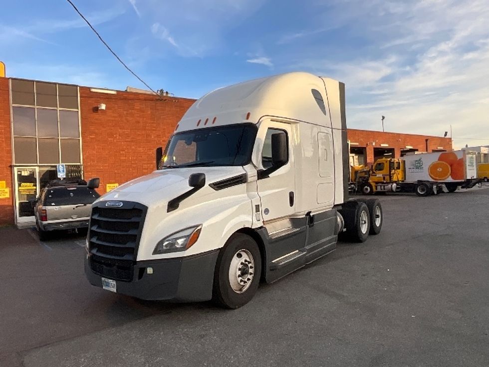 Sleeper Tractor-Heavy Duty Tractors-Freightliner-2023-T12664ST-Torrance-CA-659,309\n\t\tmiles-$ 63,250 - Image 3