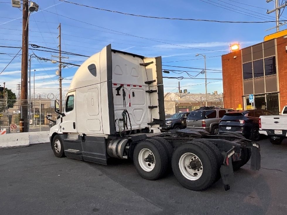 Sleeper Tractor-Heavy Duty Tractors-Freightliner-2023-T12664ST-Torrance-CA-659,309\n\t\tmiles-$ 63,250 - Image 5
