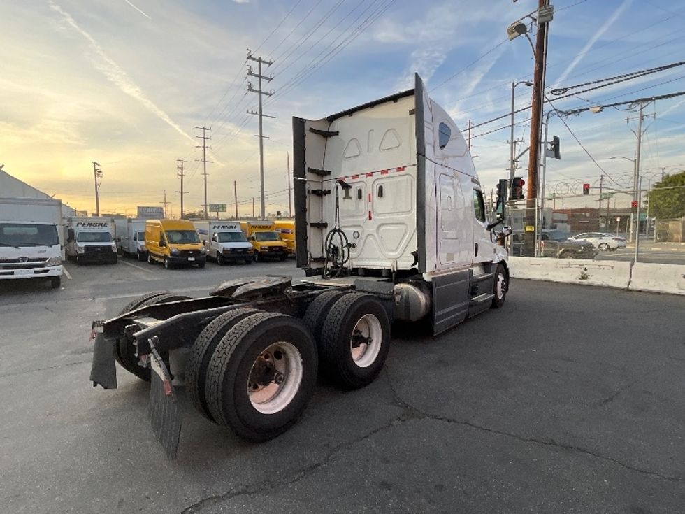 Sleeper Tractor-Heavy Duty Tractors-Freightliner-2023-T12664ST-Torrance-CA-659,309\n\t\tmiles-$ 63,250 - Image 7