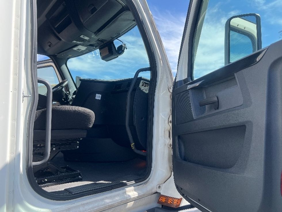 Sleeper Tractor-Heavy Duty Tractors-Freightliner-2023-T12664ST-Torrance-CA-661,825\n\t\tmiles-$ 64,250 - Image 13