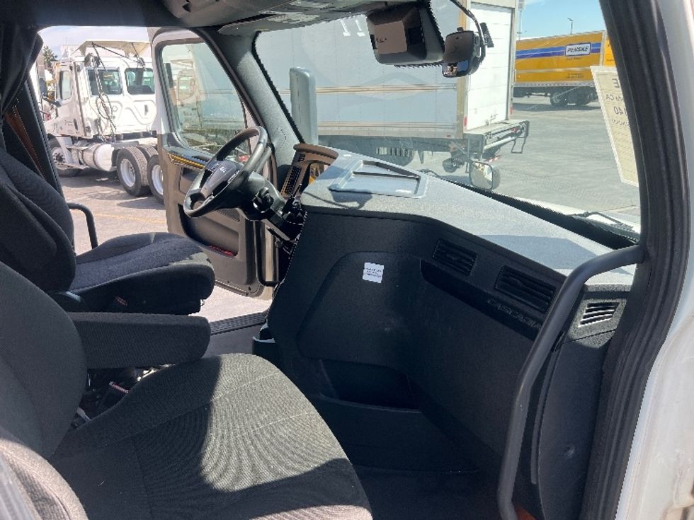 Sleeper Tractor-Heavy Duty Tractors-Freightliner-2023-T12664ST-Torrance-CA-661,825\n\t\tmiles-$ 64,250 - Image 15