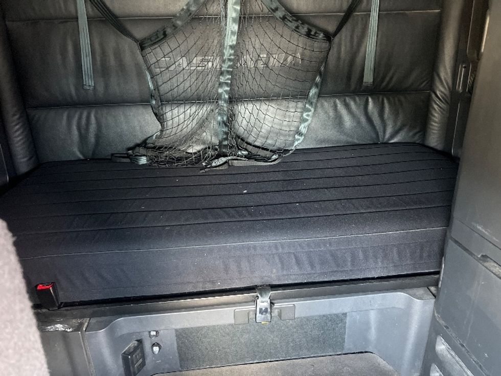 Sleeper Tractor-Heavy Duty Tractors-Freightliner-2023-T12664ST-Torrance-CA-661,825\n\t\tmiles-$ 64,250 - Image 16