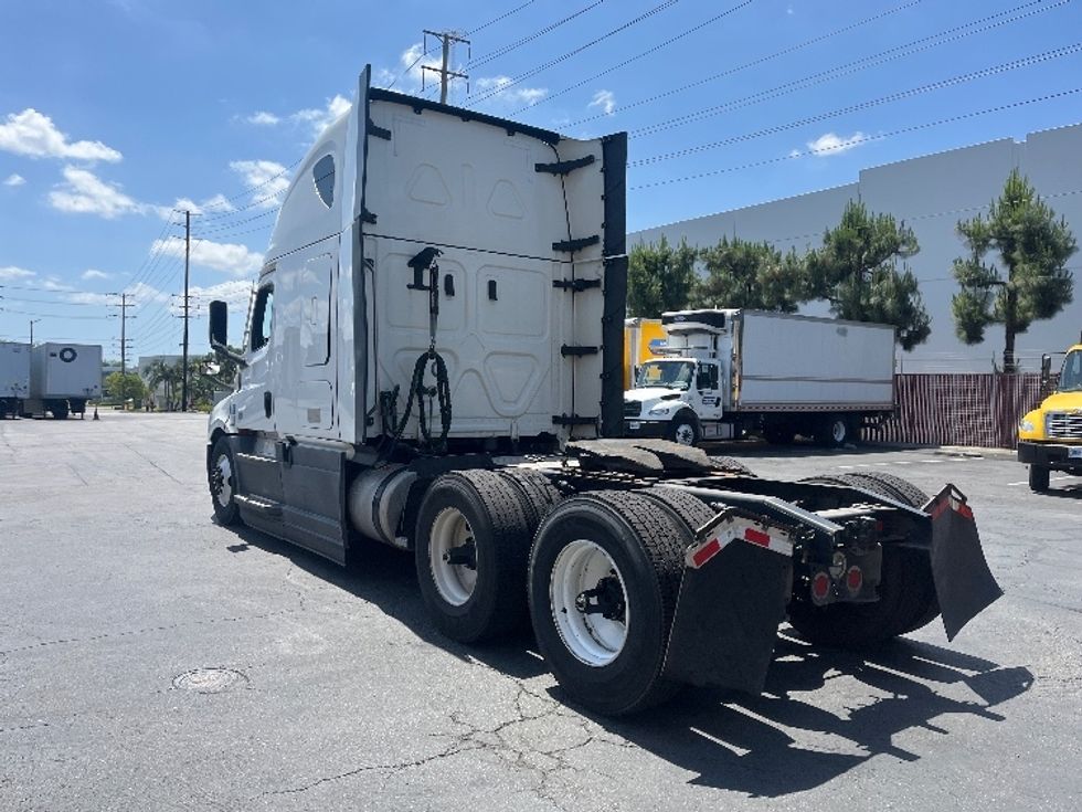 Sleeper Tractor-Heavy Duty Tractors-Freightliner-2023-T12664ST-Torrance-CA-661,825\n\t\tmiles-$ 64,250 - Image 5