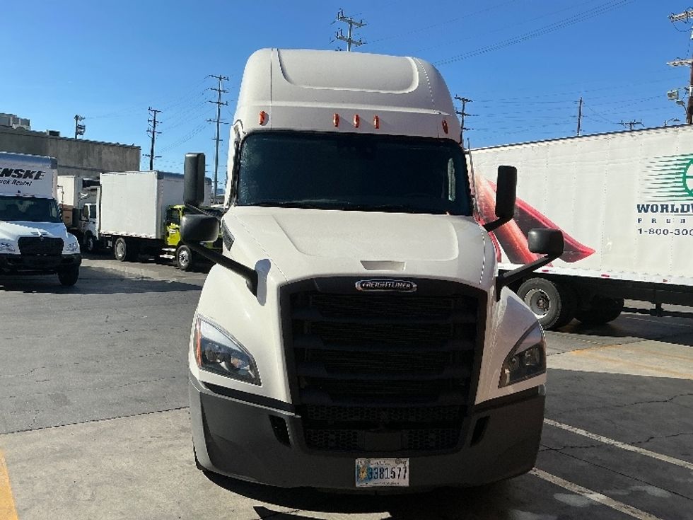 Sleeper Tractor-Heavy Duty Tractors-Freightliner-2023-T12664ST-Torrance-CA-662,615\n\t\tmiles-$ 63,000 - Image 2