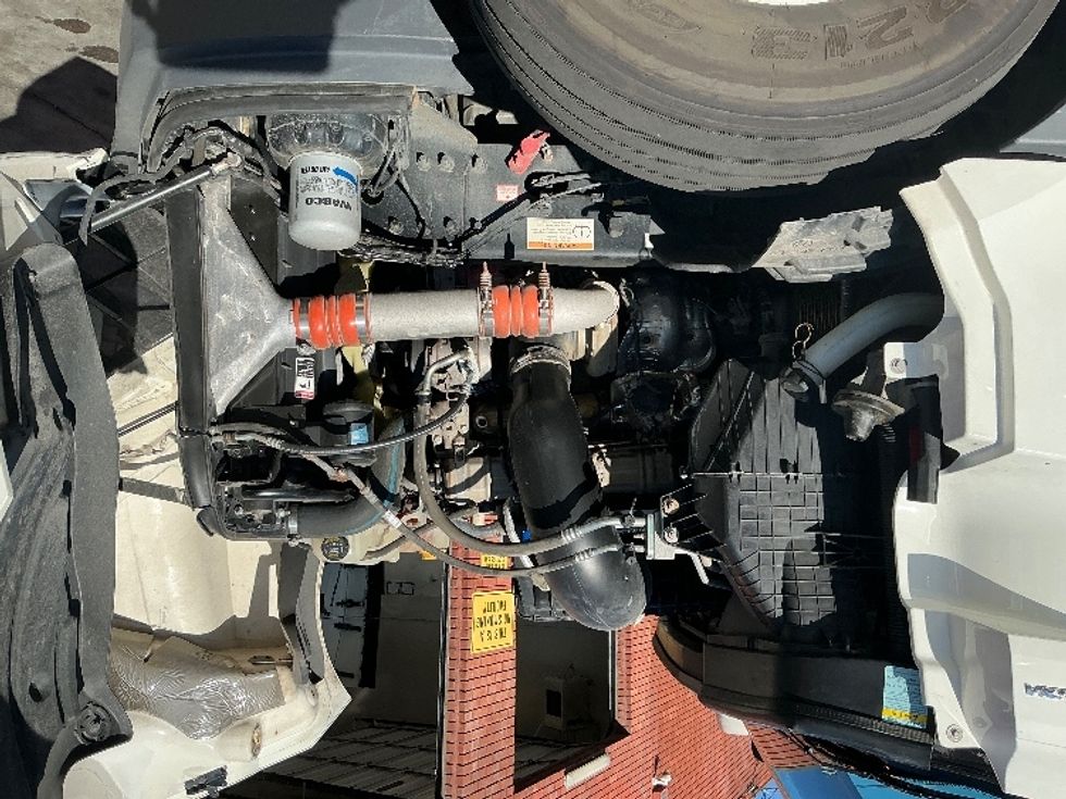 Sleeper Tractor-Heavy Duty Tractors-Freightliner-2023-T12664ST-Torrance-CA-662,615\n\t\tmiles-$ 63,000 - Image 20