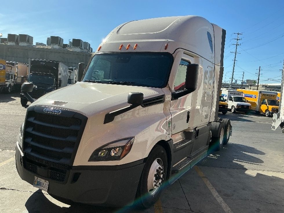 Sleeper Tractor-Heavy Duty Tractors-Freightliner-2023-T12664ST-Torrance-CA-662,615\n\t\tmiles-$ 63,000 - Image 3