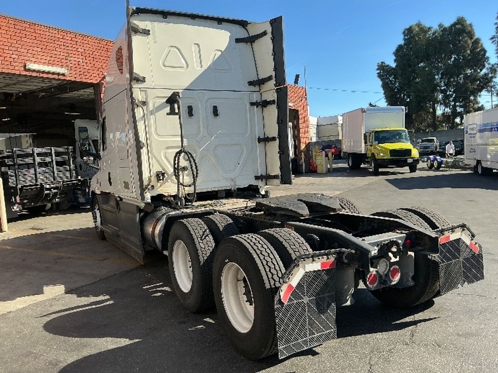 Sleeper Tractor-Heavy Duty Tractors-Freightliner-2023-T12664ST-Torrance-CA-662,615\n\t\tmiles-$ 63,000 - Image 5