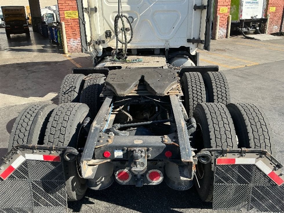 Sleeper Tractor-Heavy Duty Tractors-Freightliner-2023-T12664ST-Torrance-CA-662,615\n\t\tmiles-$ 63,000 - Image 6