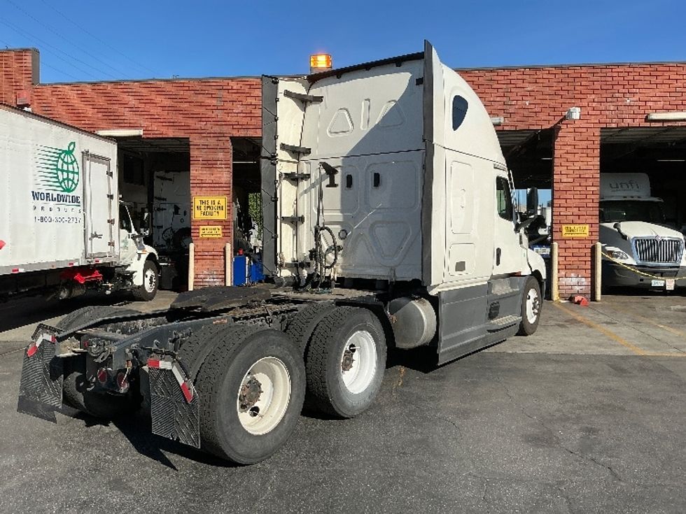 Sleeper Tractor-Heavy Duty Tractors-Freightliner-2023-T12664ST-Torrance-CA-662,615\n\t\tmiles-$ 63,000 - Image 7