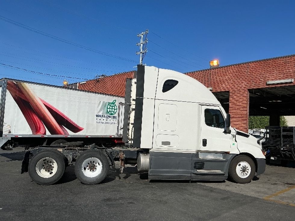 Sleeper Tractor-Heavy Duty Tractors-Freightliner-2023-T12664ST-Torrance-CA-662,615\n\t\tmiles-$ 63,000 - Image 8